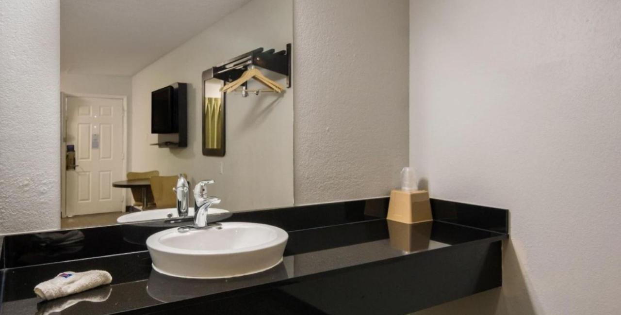 Motel 6 Irving - Loop 12 Kültér fotó